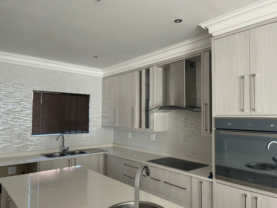 To Let 4 Bedroom Property for Rent in Heuwelsig Free State